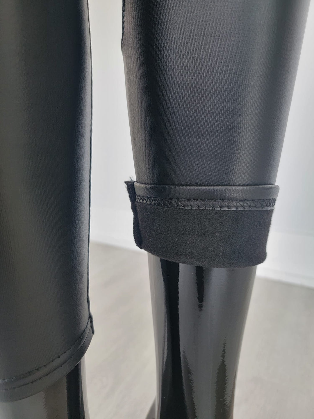 Legging en similicuir doublé de polaire